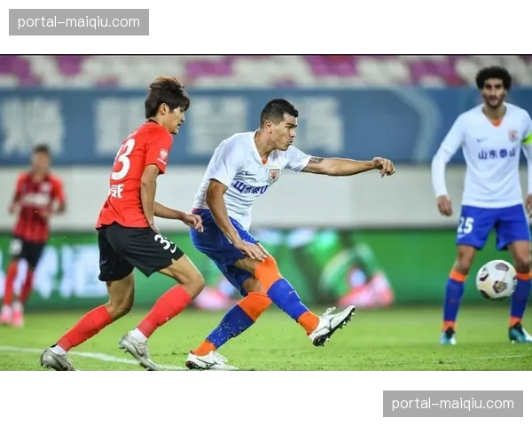 泰山三中卫体系切换灵活 退守时五后卫落位迅速